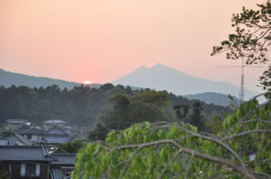 境内より望む筑波山